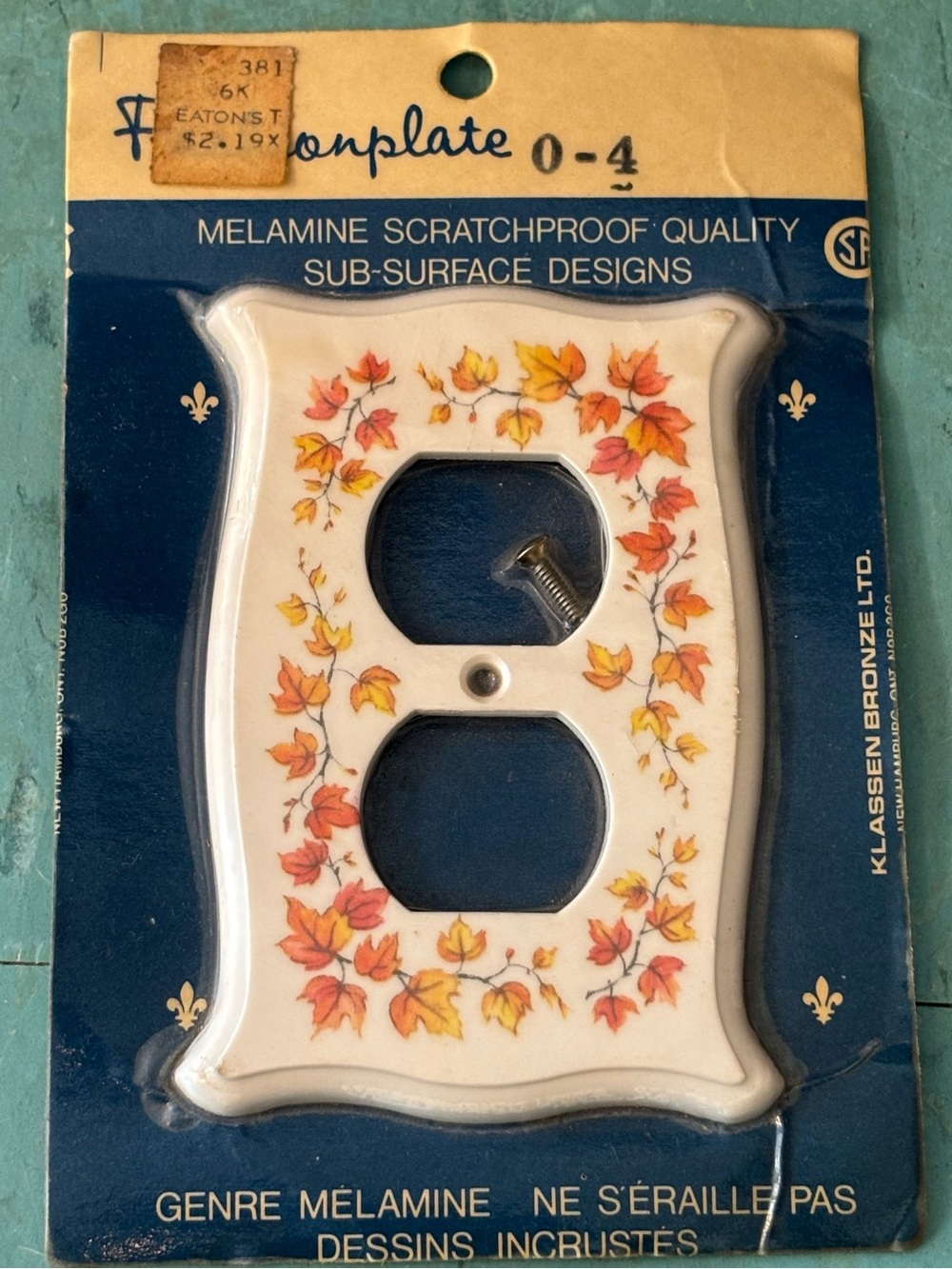 Vintage outlet cover melamine white with fall leaves